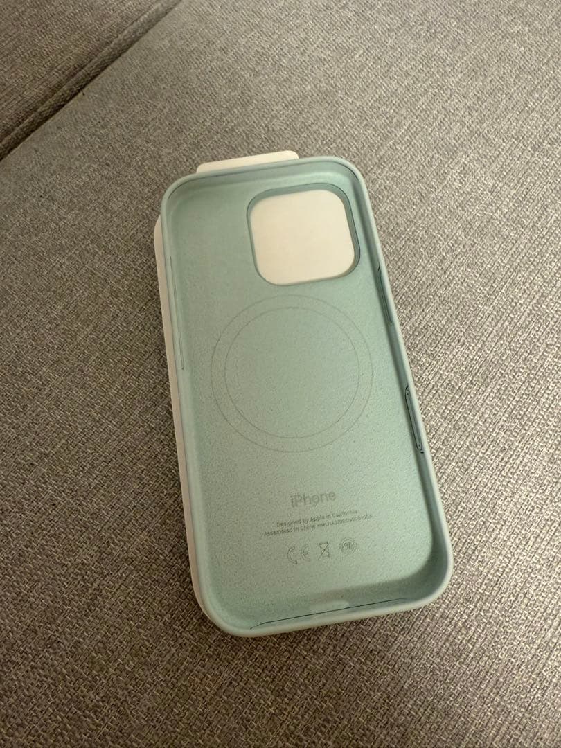iPhone16 pro Apple純正シリコンケース アクアマリン