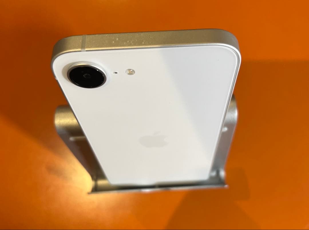 【超美品】iPhone16e 128GB ホワイトバッテリー100%シムフリー