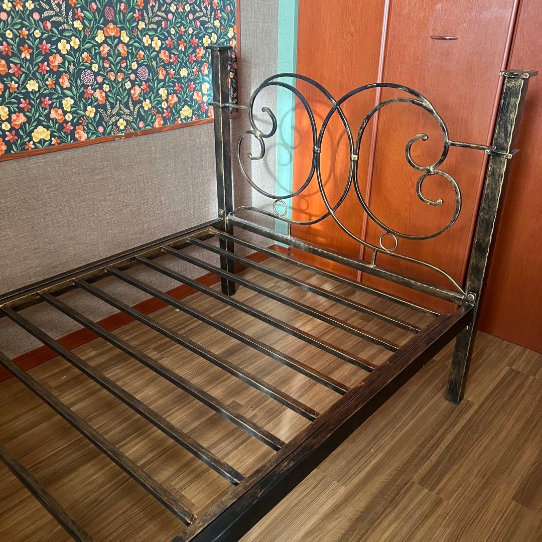 シングルベッドフレーム 金属製 アイアン　ゴールド　アンティーク風