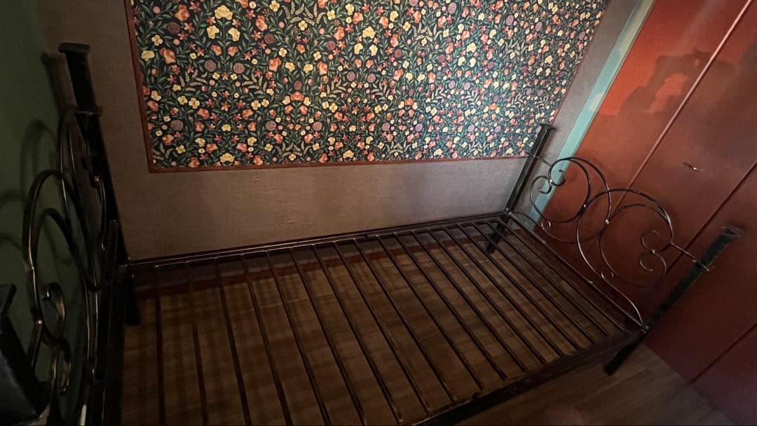 シングルベッドフレーム 金属製 アイアン　ゴールド　アンティーク風