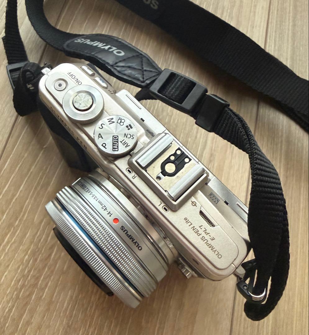 Olympus PEN Lite E-PL7 ミラーレスカメラ 本体とレンズ
