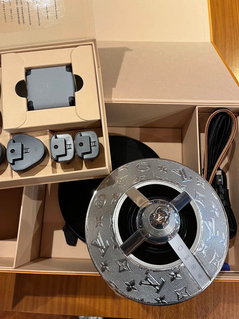 ルイ・ヴィトン ホライゾン ライト・アップ スピーカー シルバー