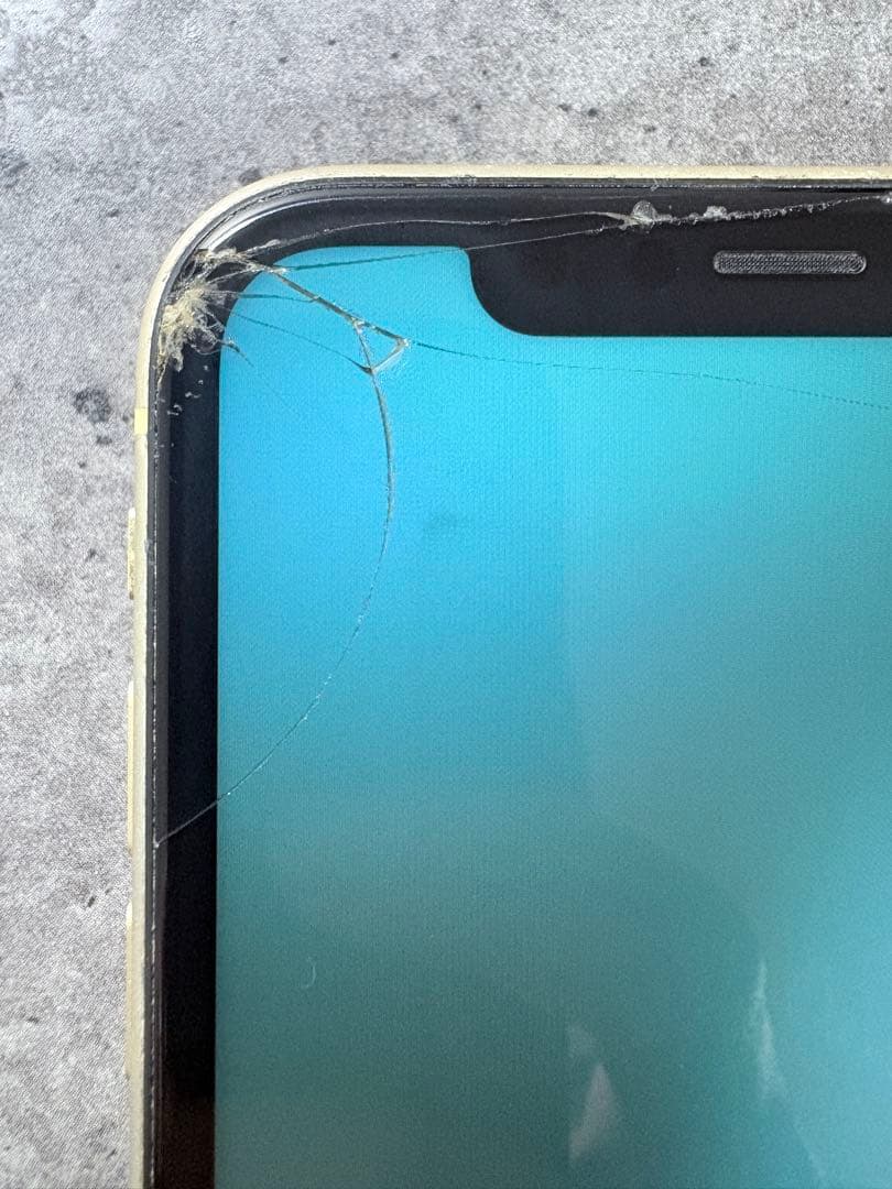 iPhone X 本体 画面割れ・液晶表示ムラあり 初期化済み