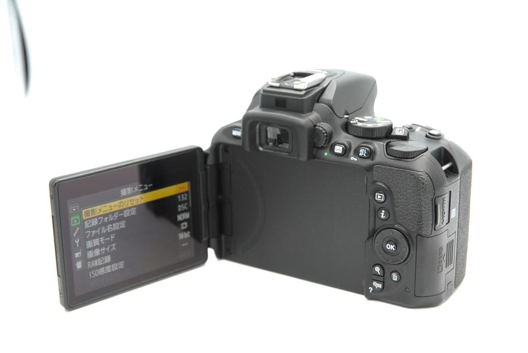 ショット数8466枚 Nikon D5600 レンズキット 美品 Wi-Fi付き