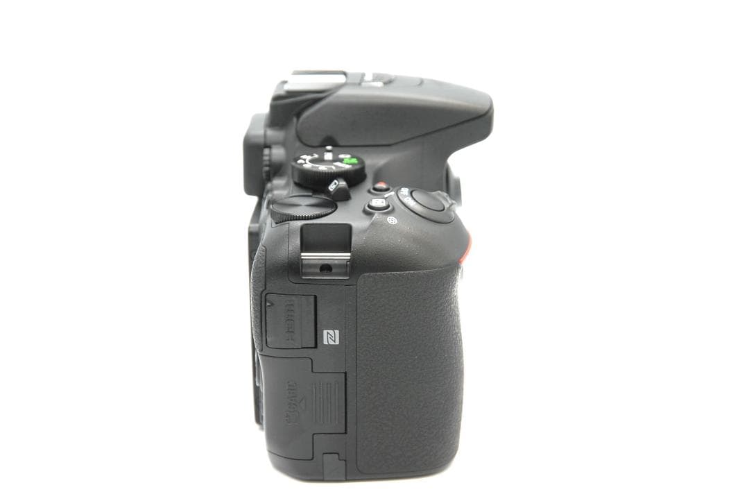 ショット数8466枚 Nikon D5600 レンズキット 美品 Wi-Fi付き