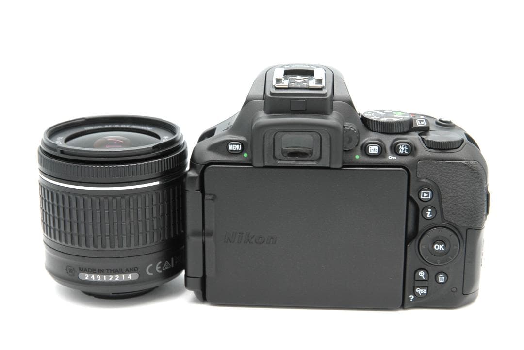 ショット数8466枚 Nikon D5600 レンズキット 美品 Wi-Fi付き