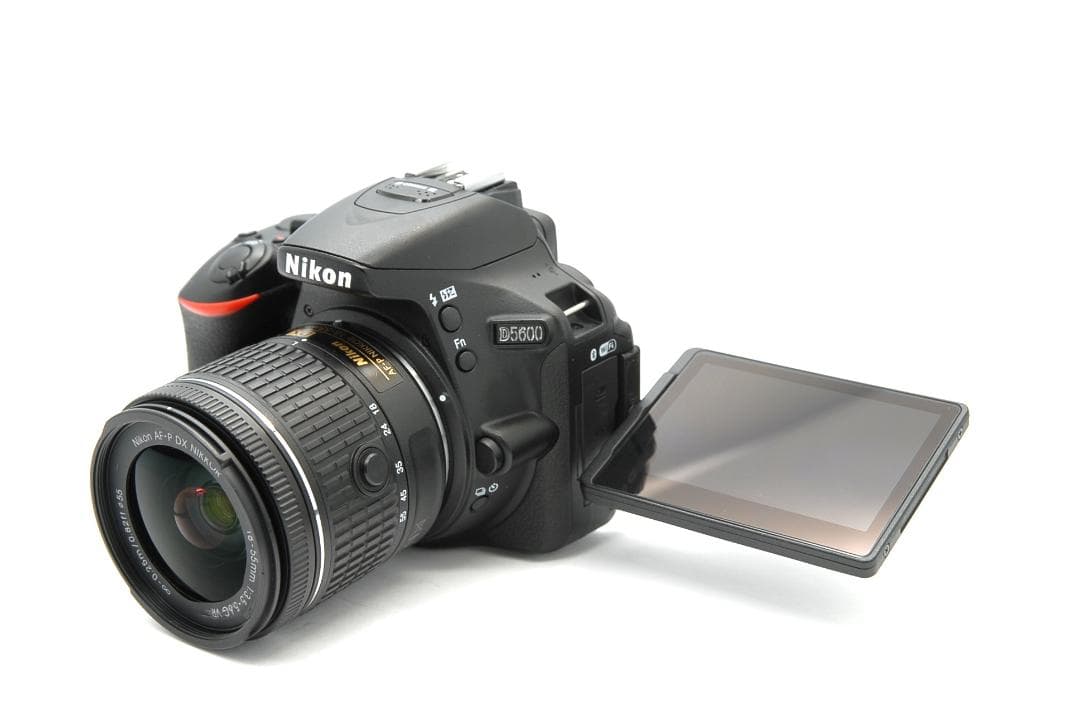 ショット数8466枚 Nikon D5600 レンズキット 美品 Wi-Fi付き