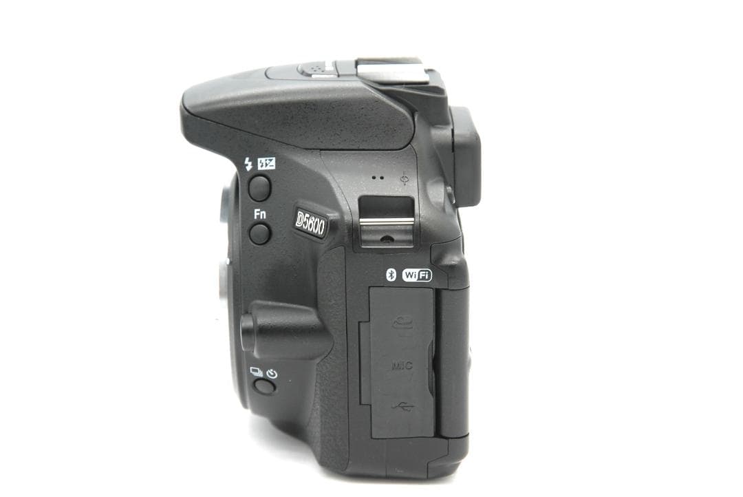 ショット数8466枚 Nikon D5600 レンズキット 美品 Wi-Fi付き