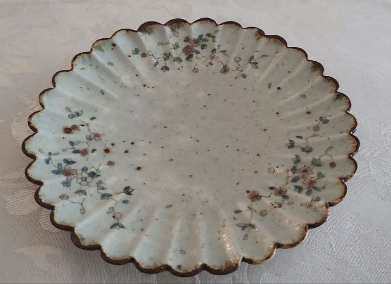 市野吉記さん　コウホ窯　輪花丸皿　シノワズリ　約18.5cm