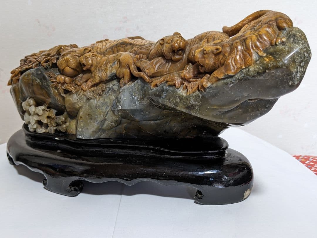 ♦中国古美術品 透かし彫り 草花文様 群虎 天然石 置物飾り 玉石文化 骨董品