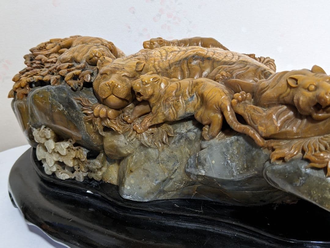 ♦中国古美術品 透かし彫り 草花文様 群虎 天然石 置物飾り 玉石文化 骨董品