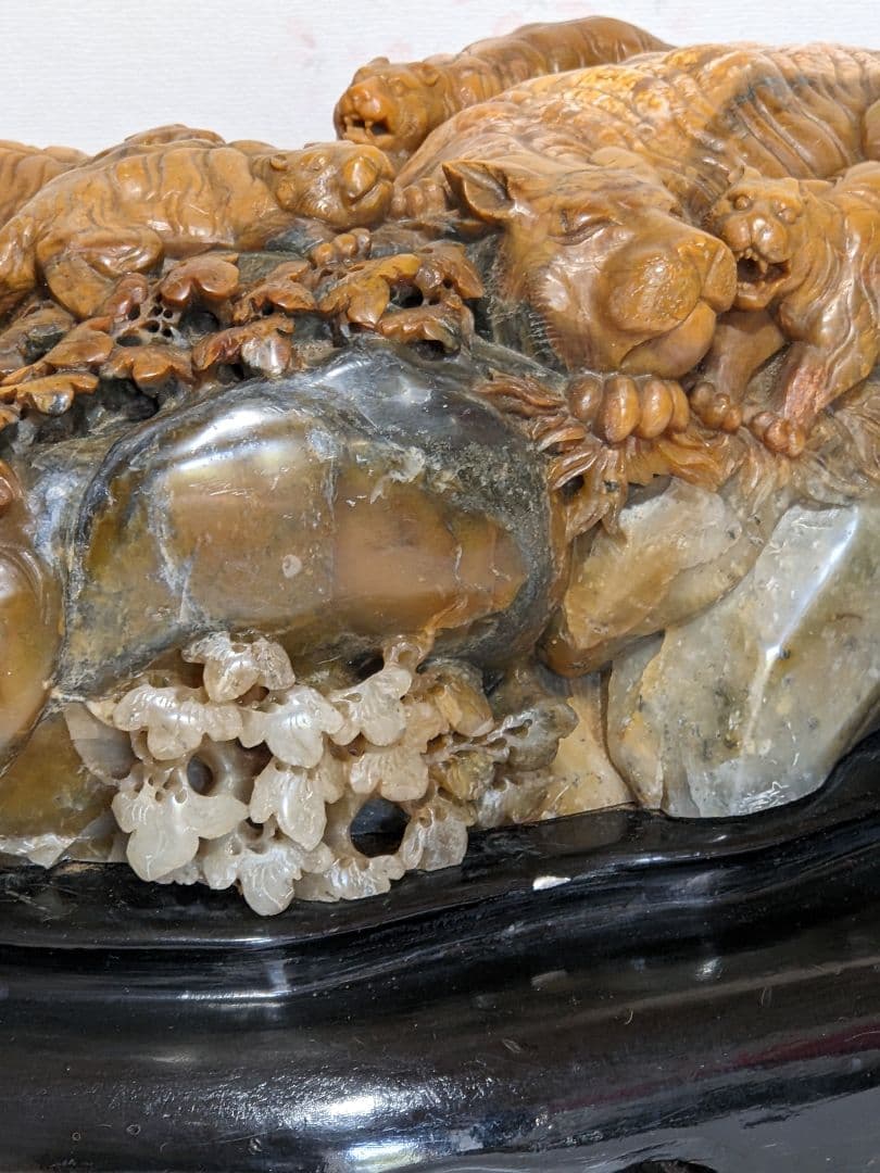 ♦中国古美術品 透かし彫り 草花文様 群虎 天然石 置物飾り 玉石文化 骨董品