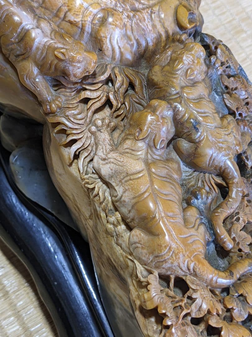 ♦中国古美術品 透かし彫り 草花文様 群虎 天然石 置物飾り 玉石文化 骨董品