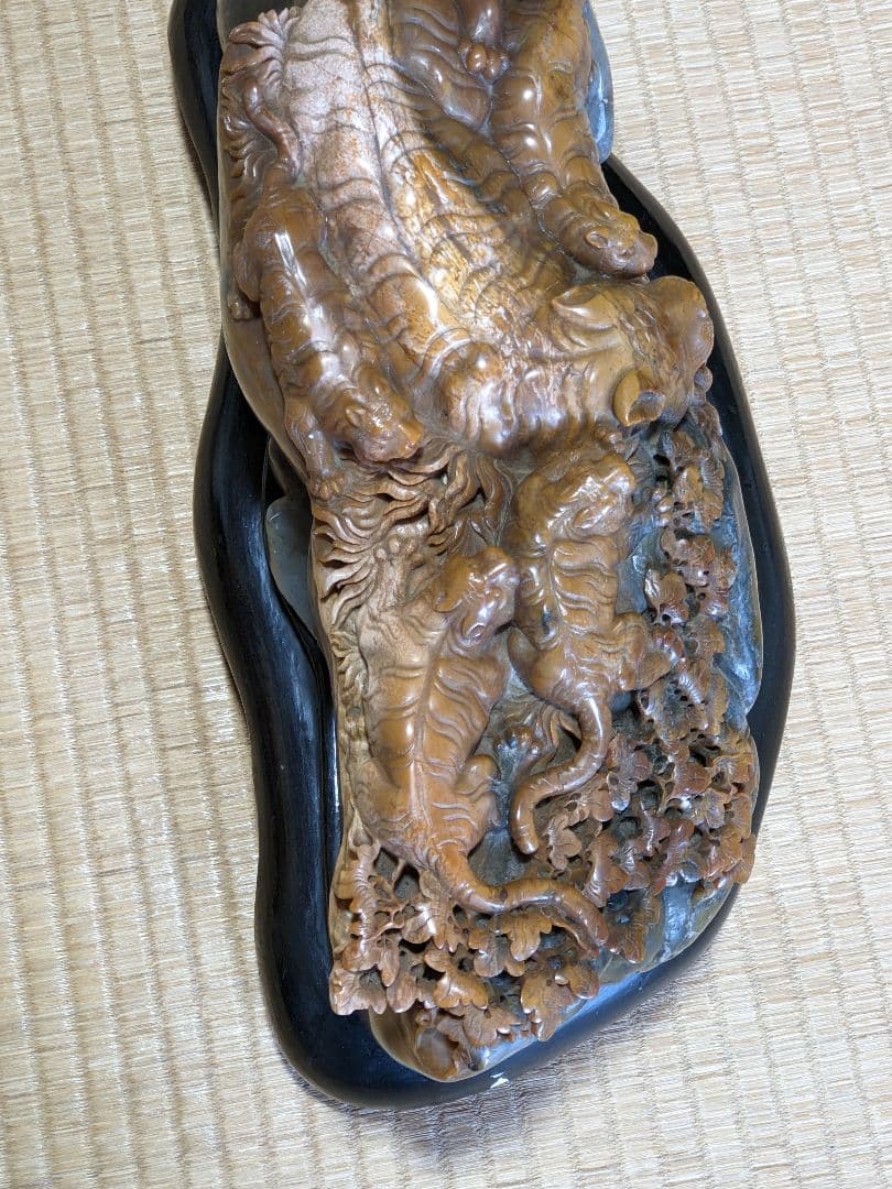 ♦中国古美術品 透かし彫り 草花文様 群虎 天然石 置物飾り 玉石文化 骨董品
