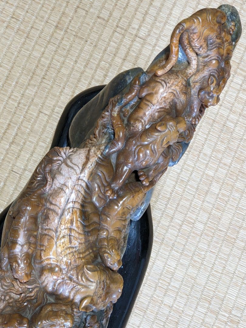 ♦中国古美術品 透かし彫り 草花文様 群虎 天然石 置物飾り 玉石文化 骨董品