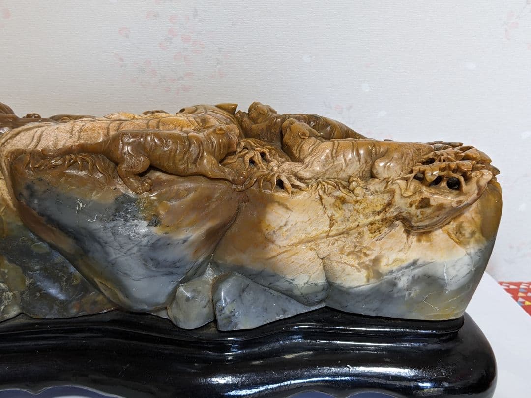 ♦中国古美術品 透かし彫り 草花文様 群虎 天然石 置物飾り 玉石文化 骨董品