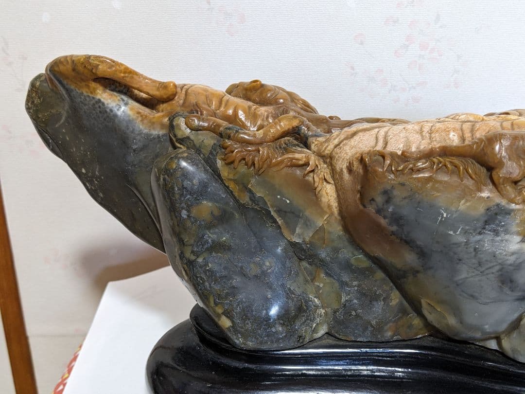 ♦中国古美術品 透かし彫り 草花文様 群虎 天然石 置物飾り 玉石文化 骨董品
