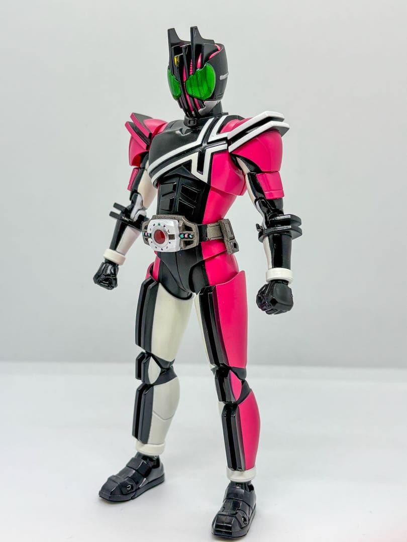 S.H.Figuarts 真骨彫製法　仮面ライダーディケイド