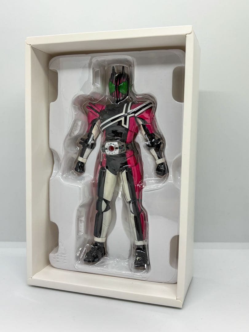 S.H.Figuarts 真骨彫製法　仮面ライダーディケイド