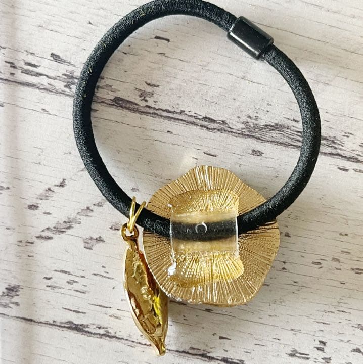 押し花フレッシュミモザ❤くすみピンクの変形ヘアゴム❤蕾のパールチャーム付き♪