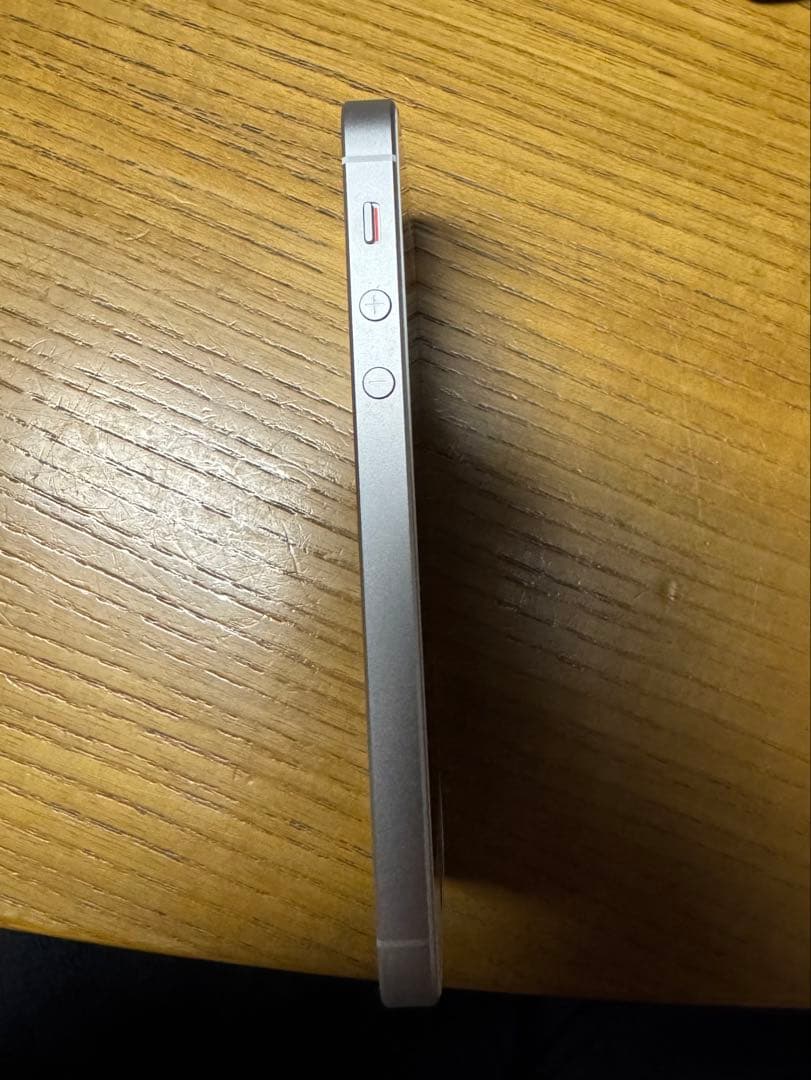 Apple iPhone SE 第一世代 第1世代 ホワイト