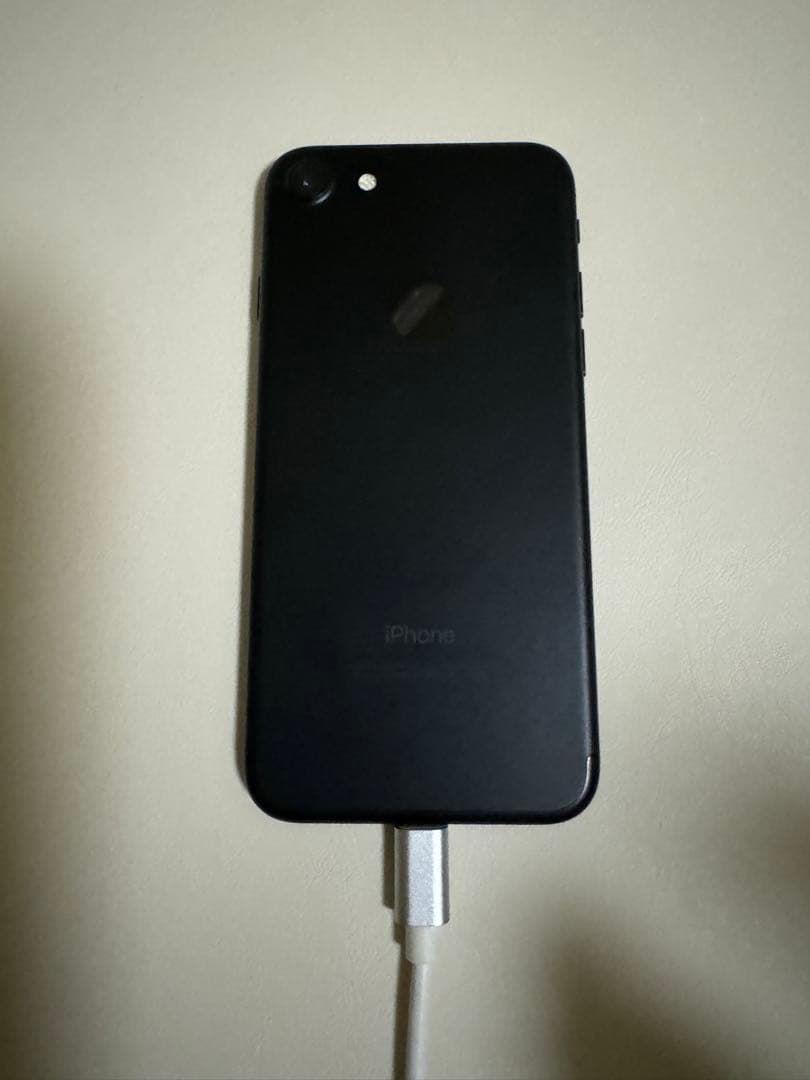 iPhone 7 画面保護フィルム付き　ブラック 84%バッテリー