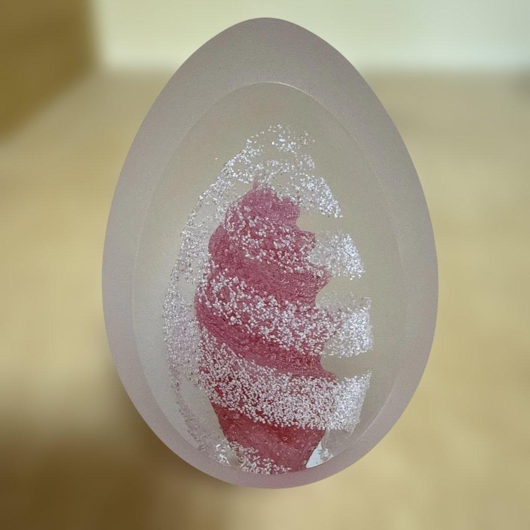 LEIXUSレクサスの卵形ガラス製ペーパーウェイト 置物 赤ピンク ツリー型