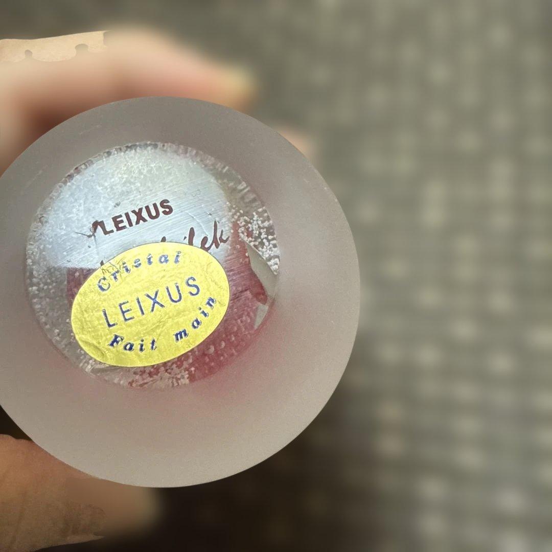 LEIXUSレクサスの卵形ガラス製ペーパーウェイト 置物 赤ピンク ツリー型