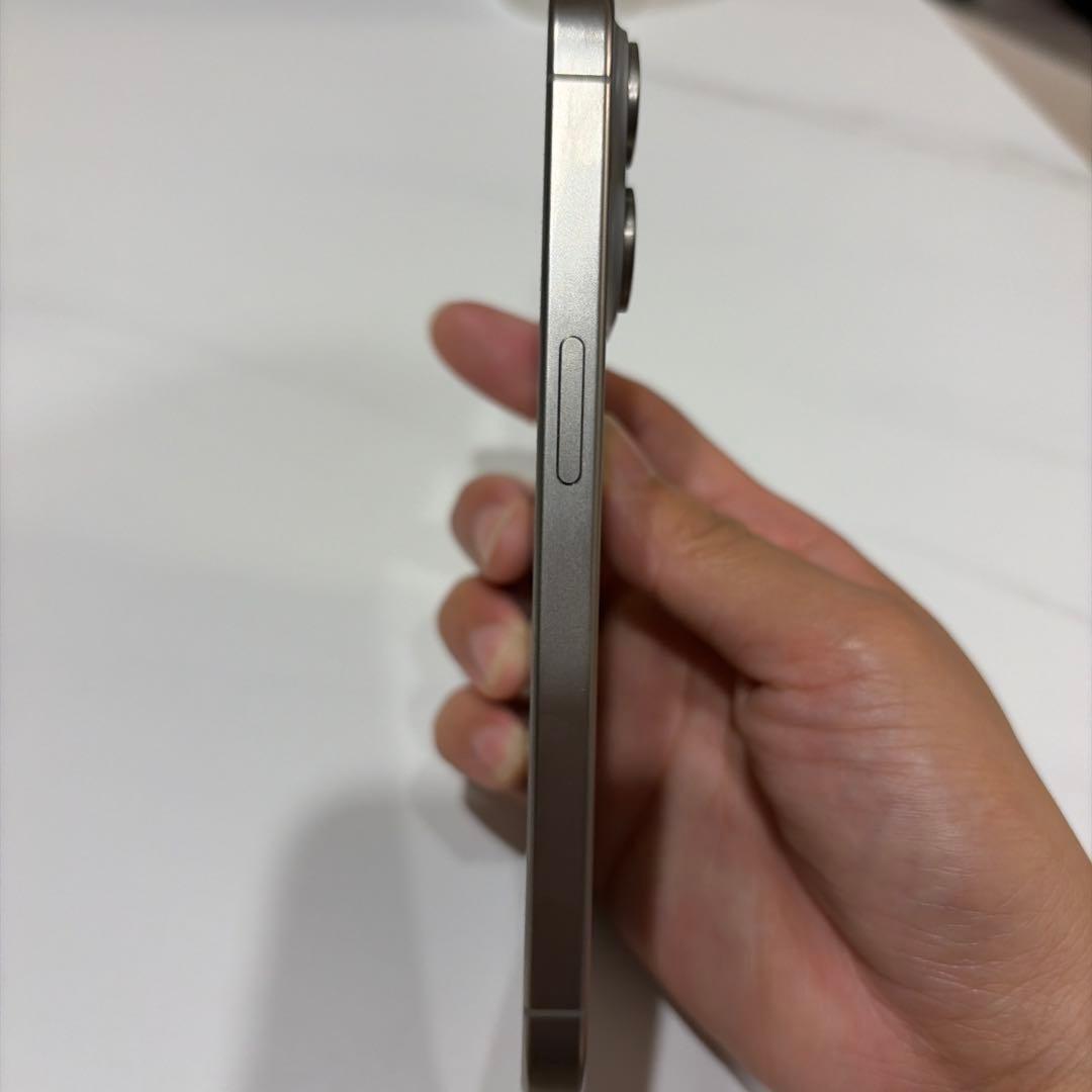 Apple iPhone 15 Pro ナチュラルチタニウム（ケースおまけ付き）