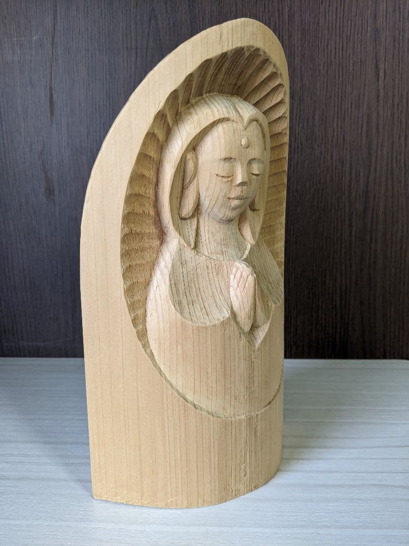 木彫りの平和観音さま　作品番号N−15　　4月1日から値上げ　彫刻家　岩村一博