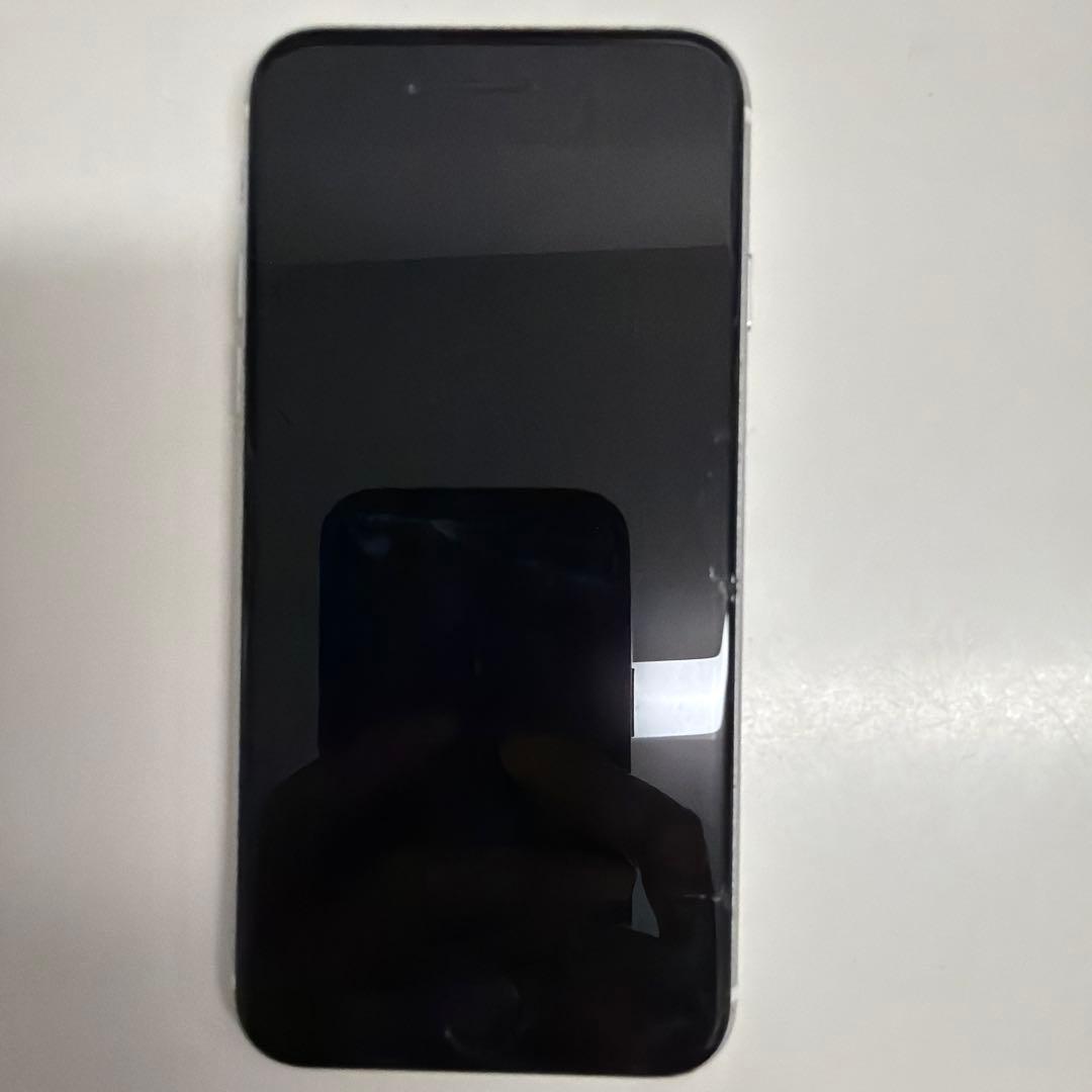 iPhoneSE 第二世代 ホワイト 64GB ※ジャンク品（画面ヒビ割れあり）