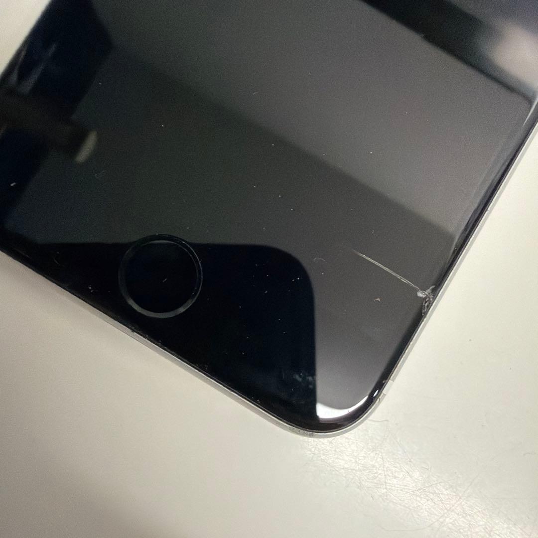 iPhoneSE 第二世代 ホワイト 64GB ※ジャンク品（画面ヒビ割れあり）