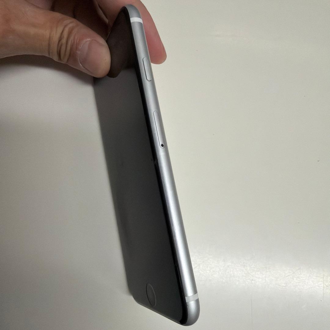 iPhoneSE 第二世代 ホワイト 64GB ※ジャンク品（画面ヒビ割れあり）