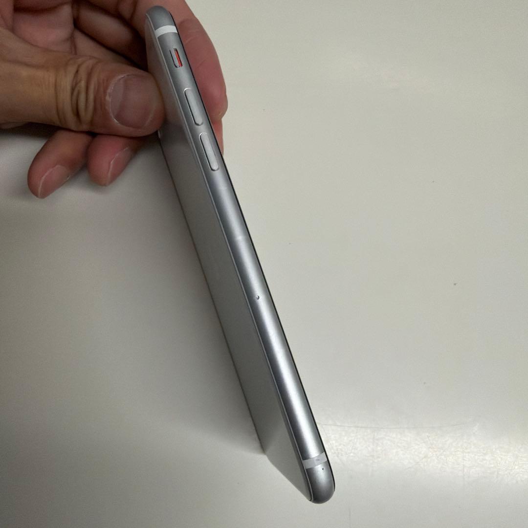 iPhoneSE 第二世代 ホワイト 64GB ※ジャンク品（画面ヒビ割れあり）