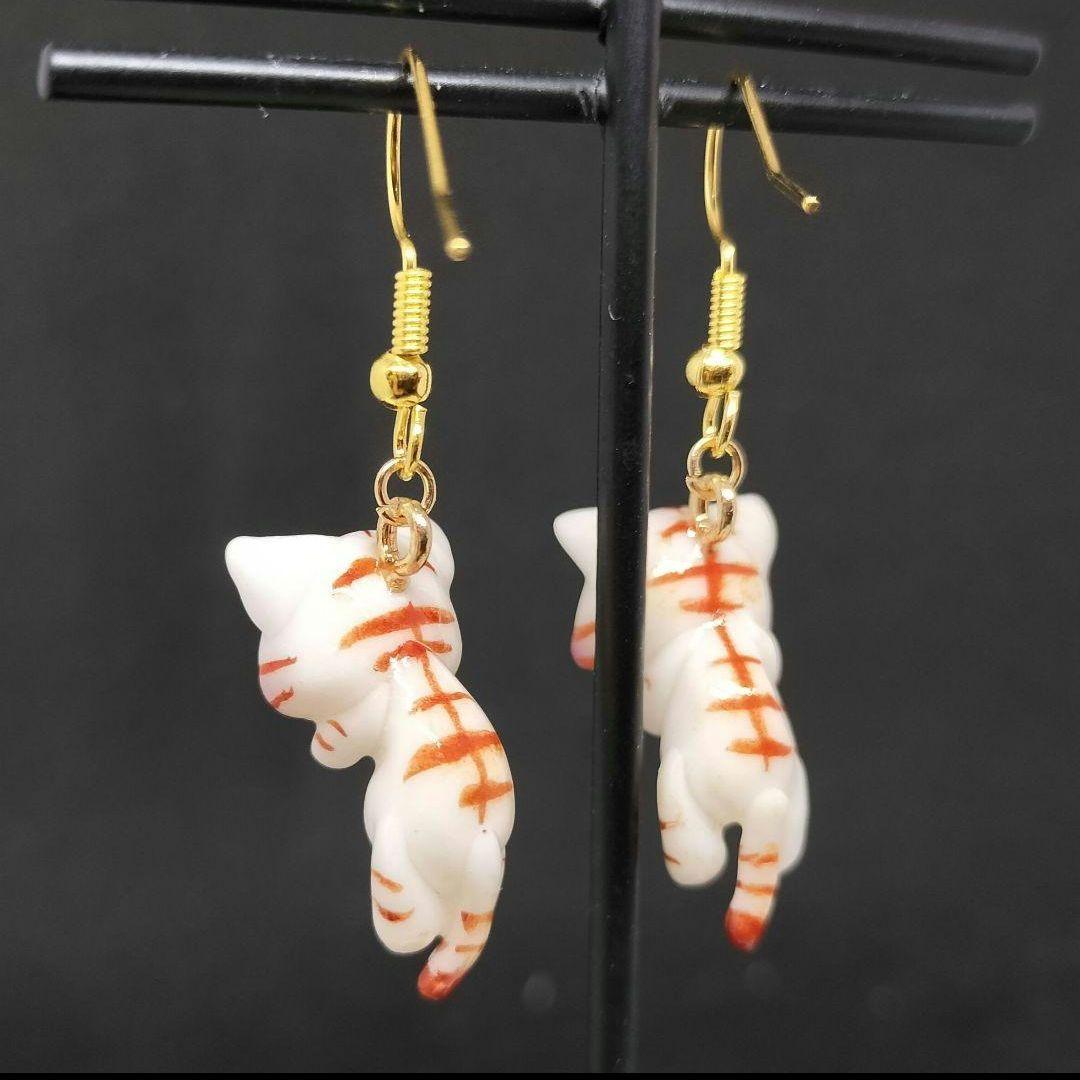 つままれにゃんこピアス