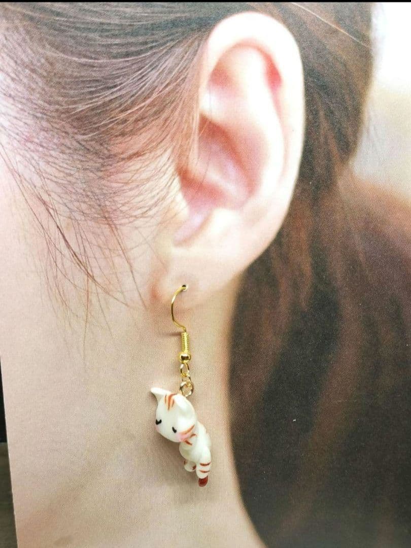 つままれにゃんこピアス
