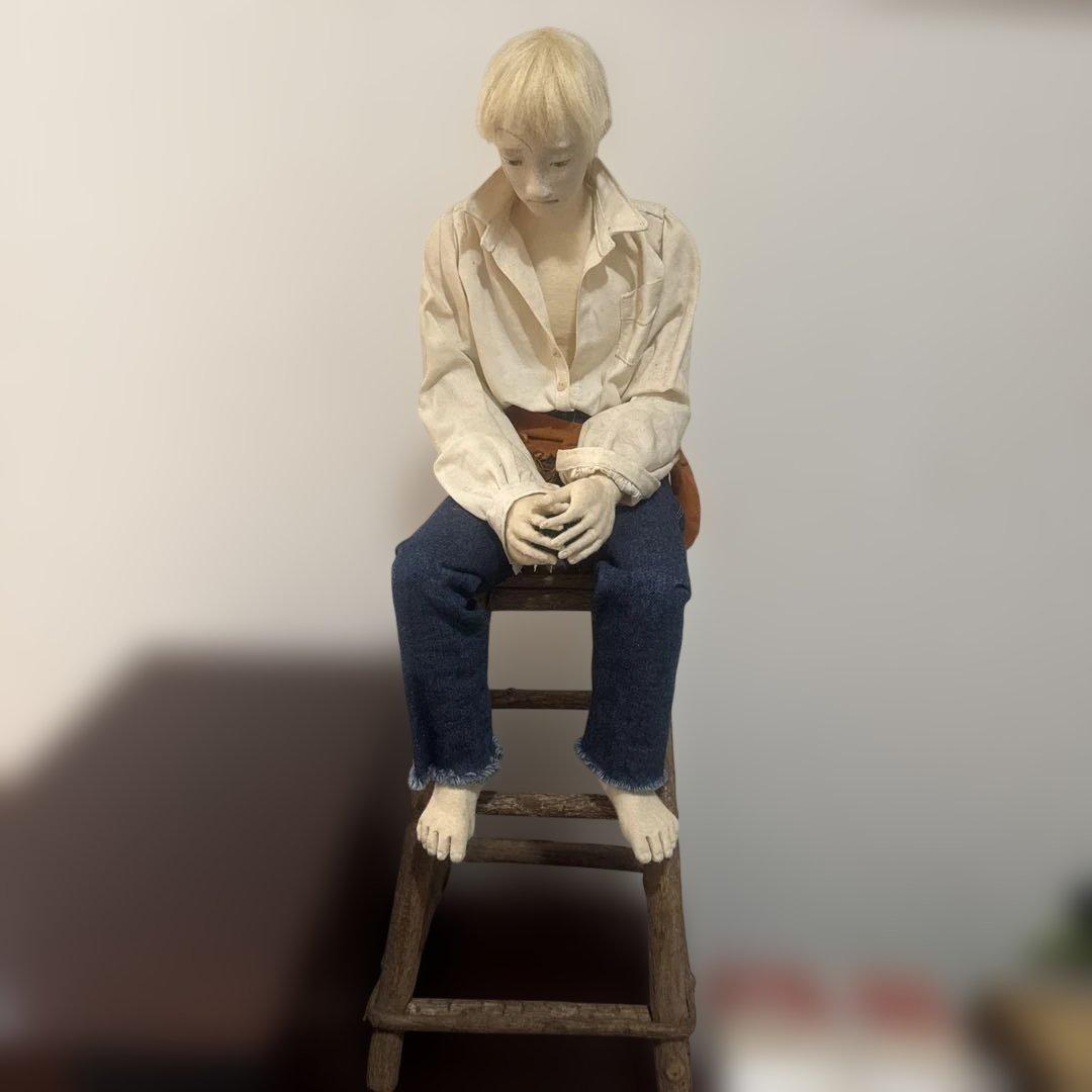 憂いのある男性　人形