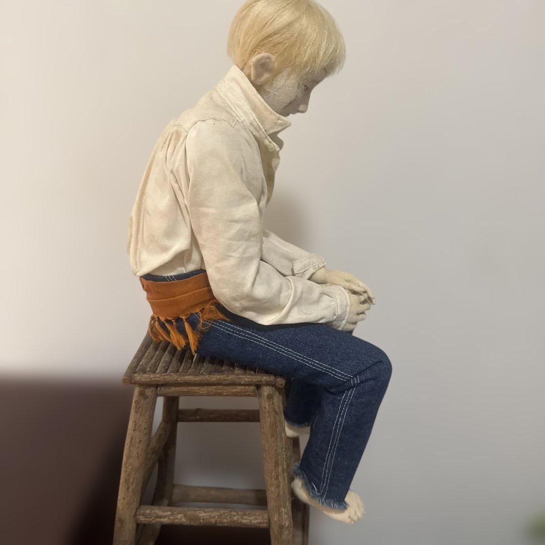 憂いのある男性　人形