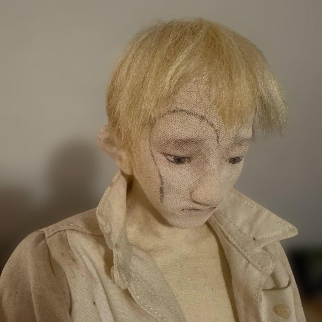 憂いのある男性　人形