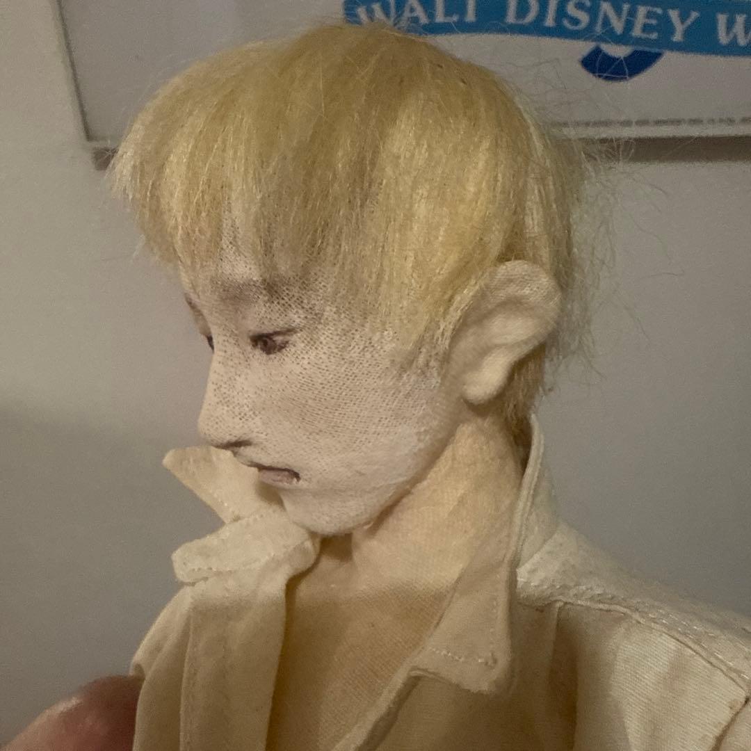 憂いのある男性　人形