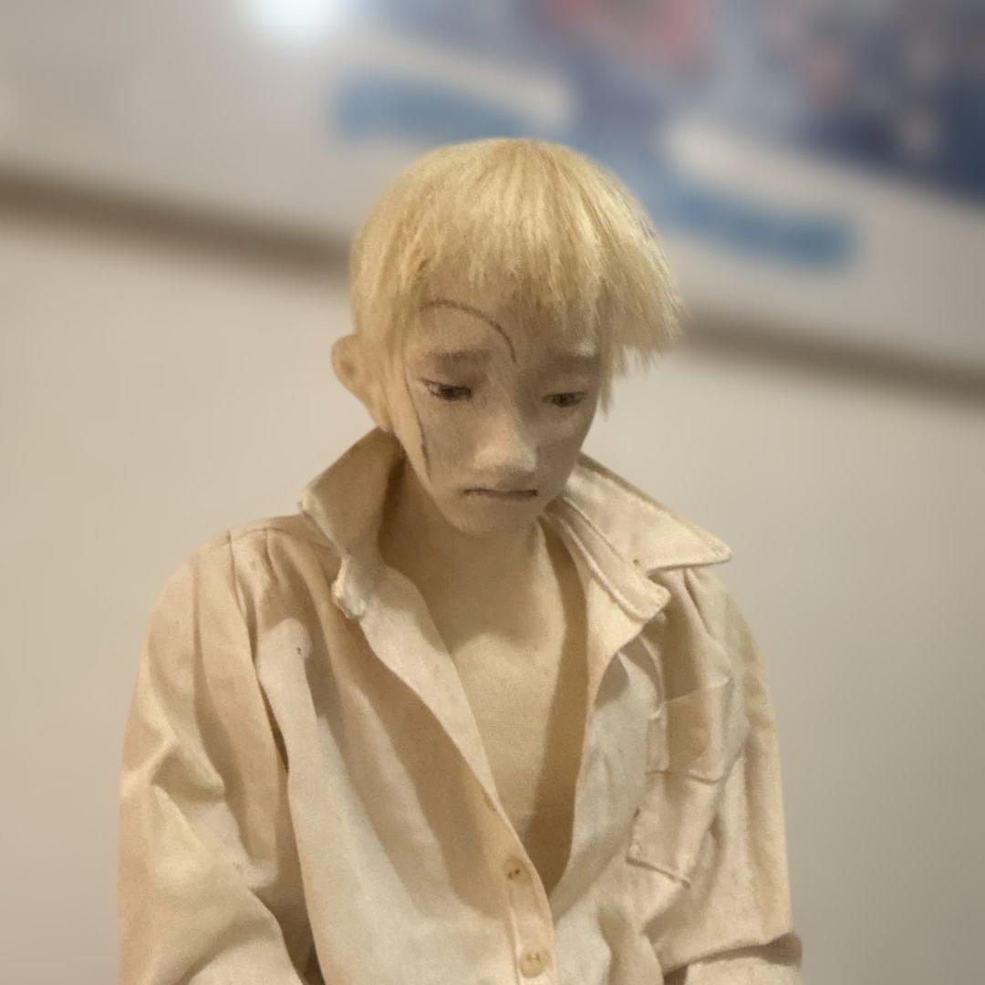 憂いのある男性　人形