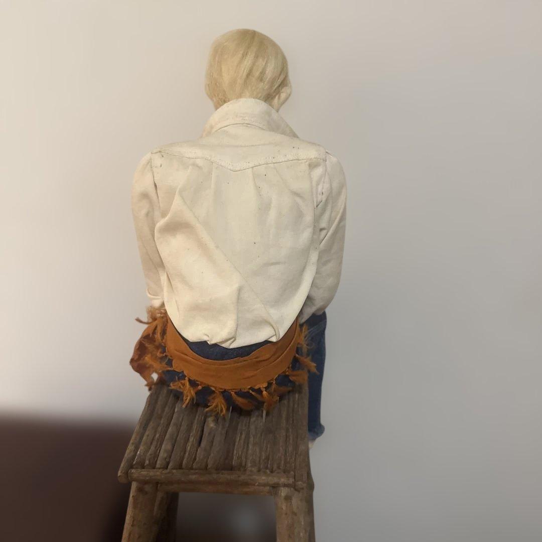 憂いのある男性　人形