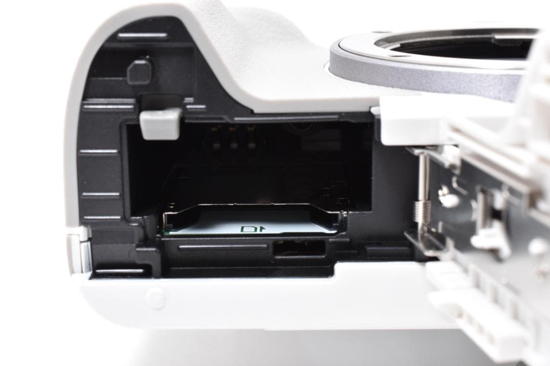 Canon EOS Kiss M ボディ ホワイト ミラーレス一眼