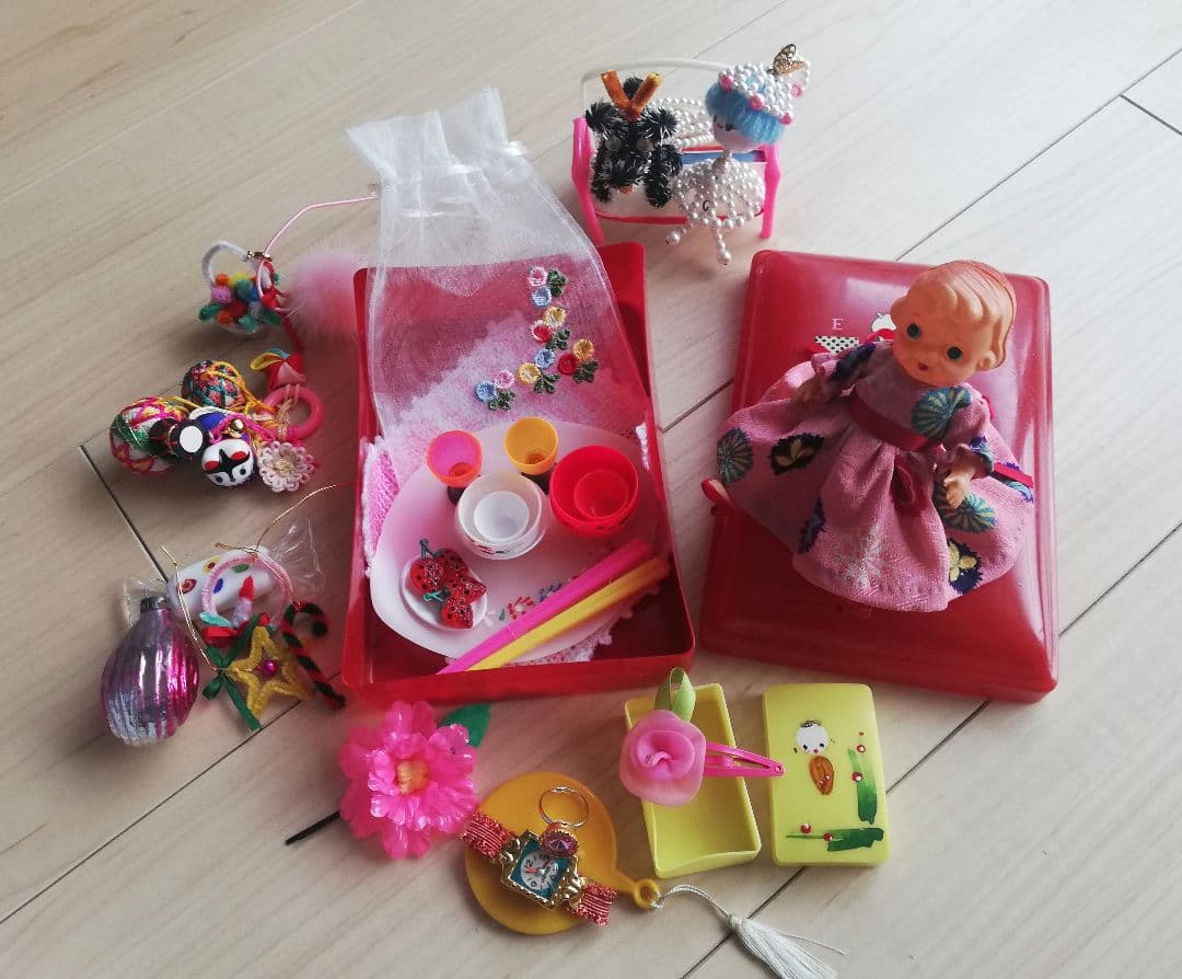 昭和レトロ雑貨　セルロイドの箱　セルロイド人形　女の子のおもちゃ