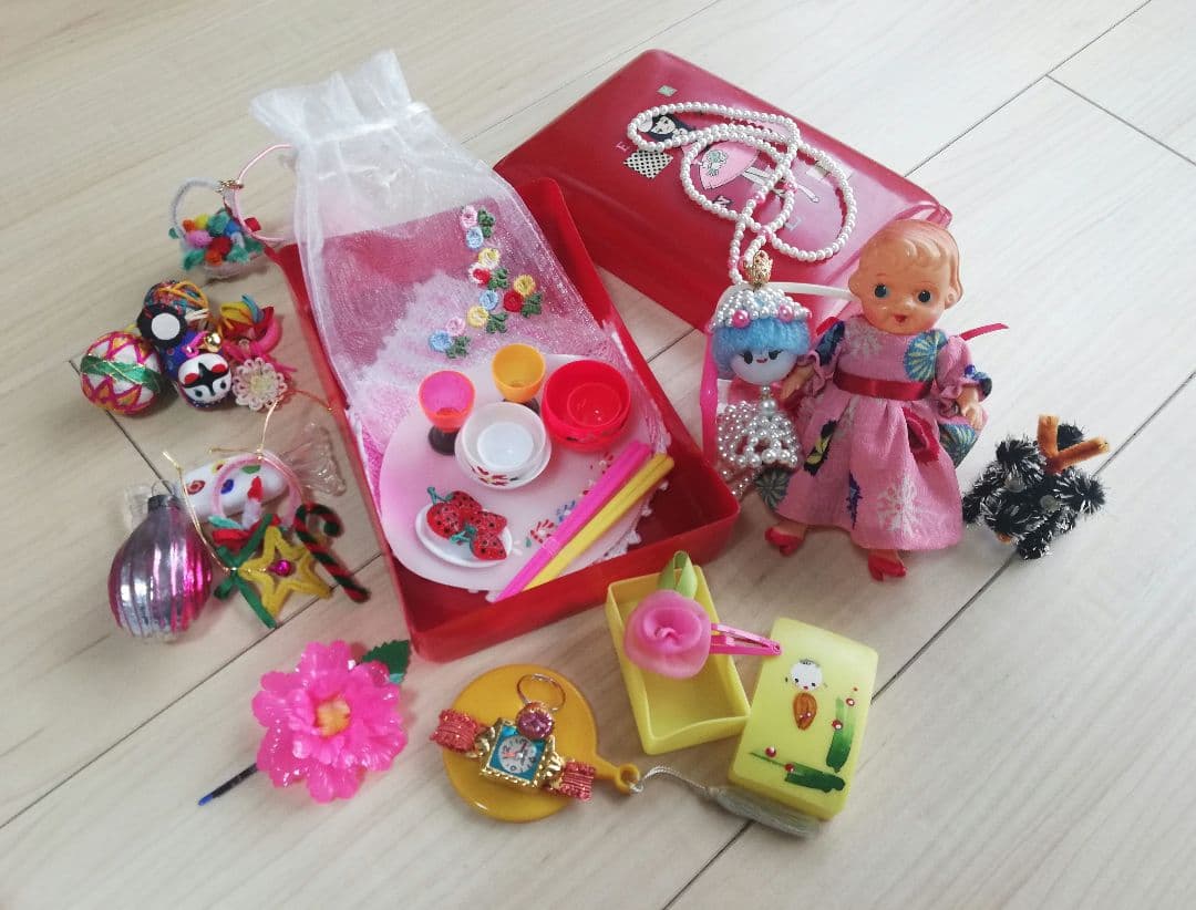 昭和レトロ雑貨　セルロイドの箱　セルロイド人形　女の子のおもちゃ