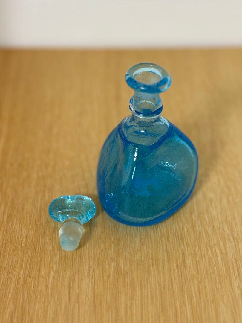 横山秀樹さん　ガラス　ポケート瓶