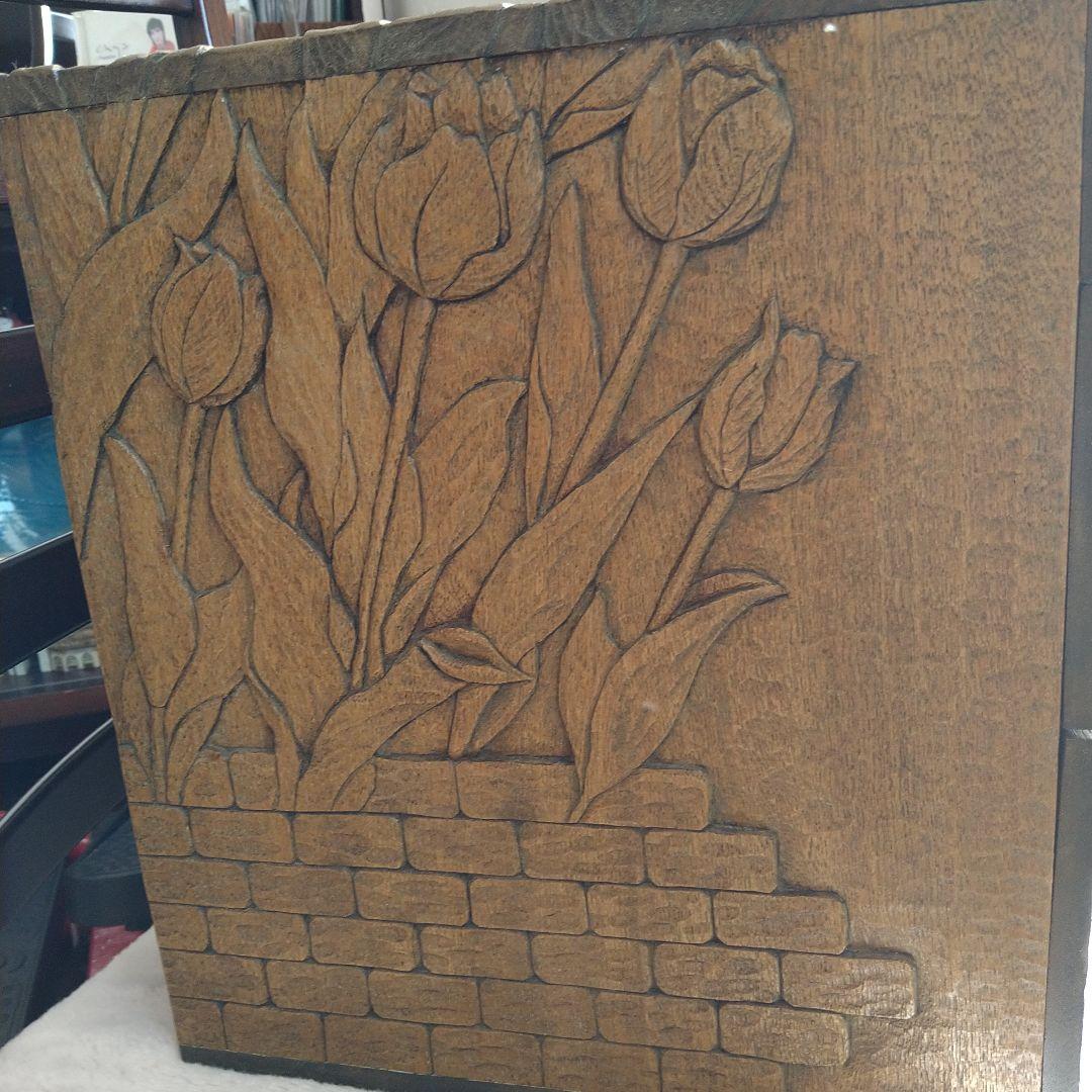 木彫りの3段チェスト