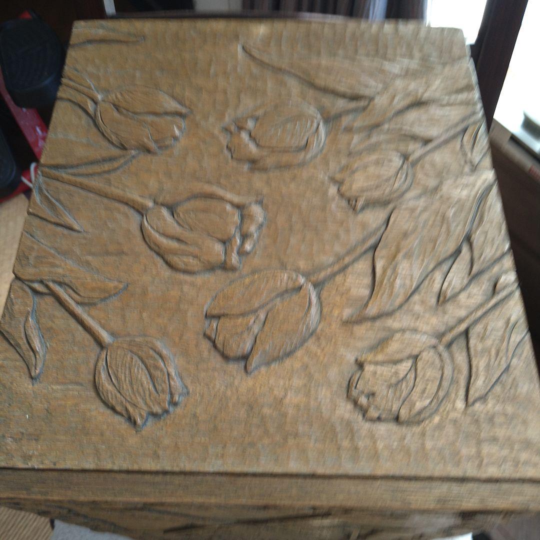 木彫りの3段チェスト