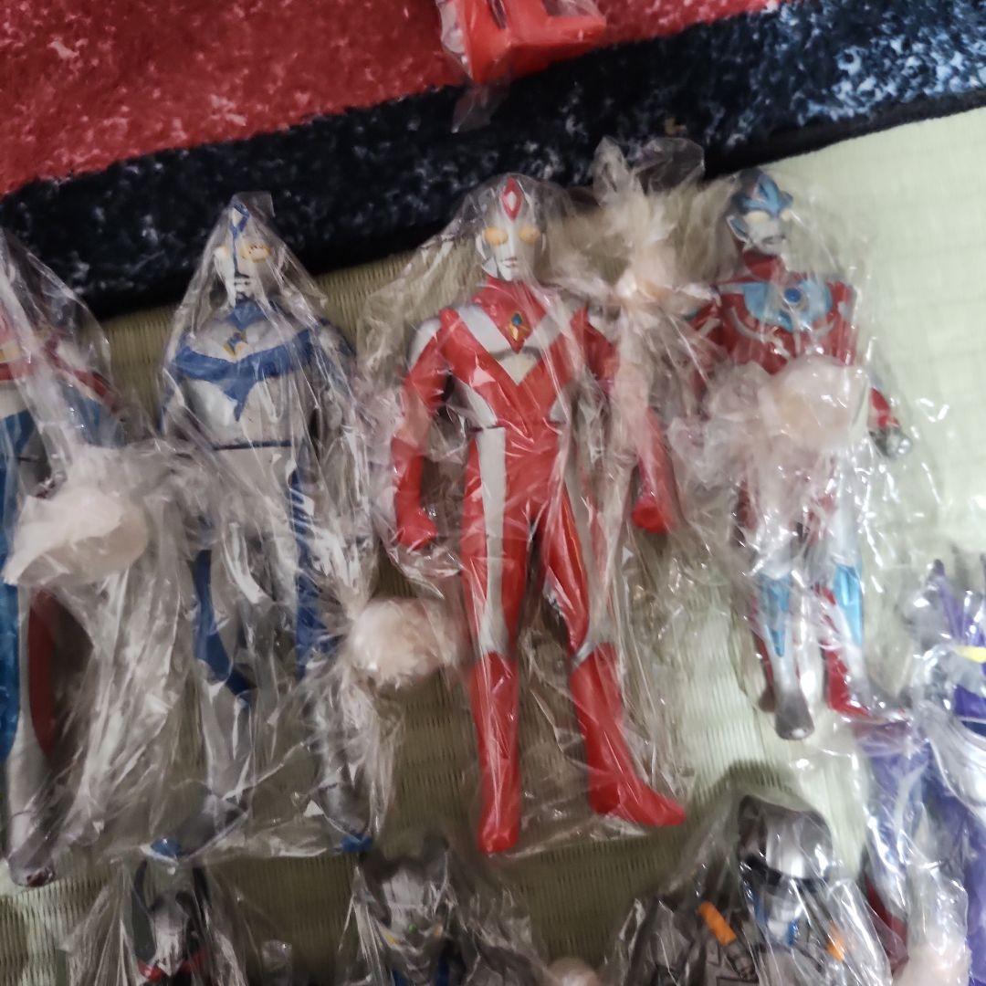 5枚目追加！ウルトラマンフィギュア セット 平成以降13体