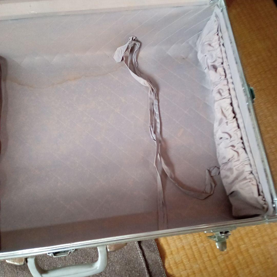 ビィンテージ　ジュラルミントランク